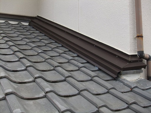 雨押え板金を設置